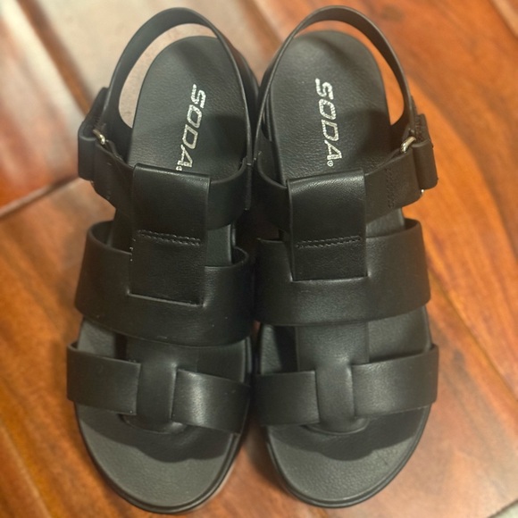 Soda Black Strappy Platform Sandals - Picture 4 of 10
